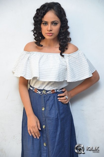 Nandita-Swetha-at-Ekkadiki-Pothavu-Chinnavada-Movie-Promotions